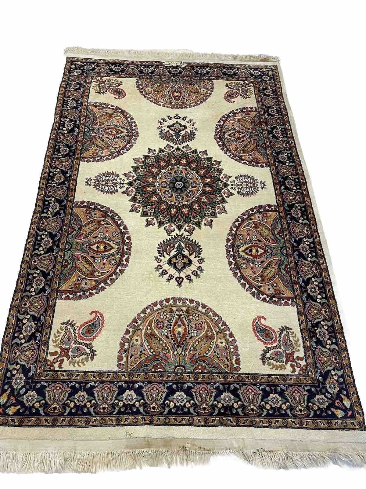 **Original Kashmir Teppich 191x123 cm - Florales Design mit Medallion und dekorierten Ecken, beige Bordüre, extra fein, handgeknüpft, Perserteppich**