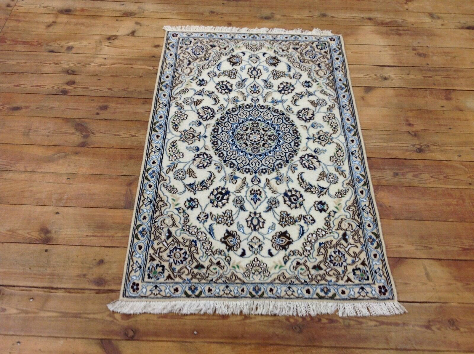 Wunderschöner Perserteppich Super Nain 9 La – 137 x 88 cm, ca. 500.000 Knoten/m², 90% Schurwolle & 10% Seide, Top Neu, handgeknüpft, Perserteppich